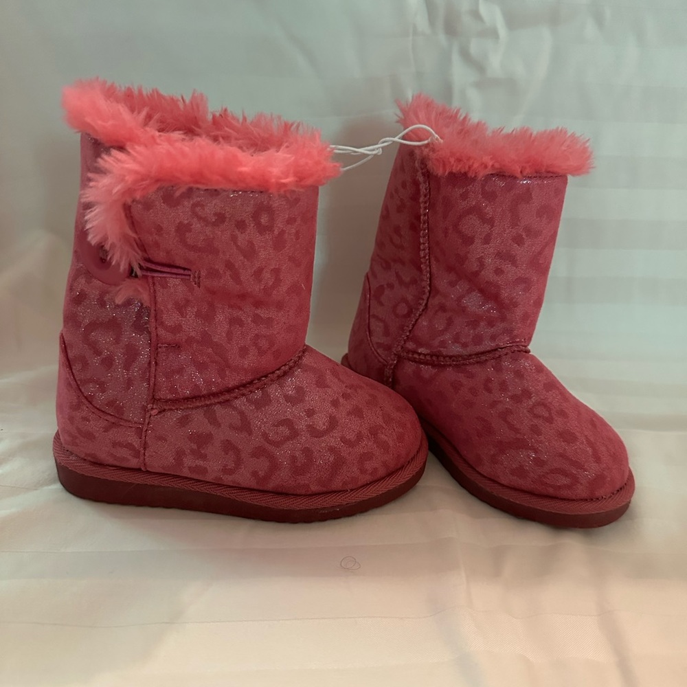 Kids size 7 Nordstrom rack faux fur lined boots in pink cheetah print